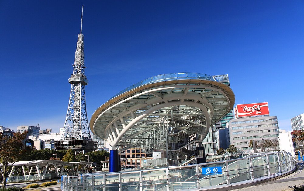 名古屋・栄のオアシス21と名古屋テレビ塔