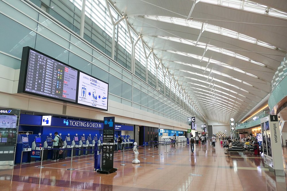 羽田空港第2ターミナルの出発ロビー