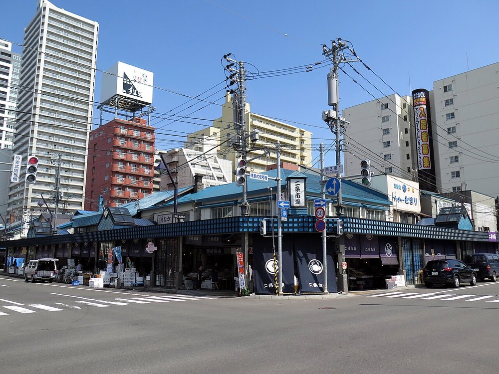札幌・二条市場の通りと店の並び