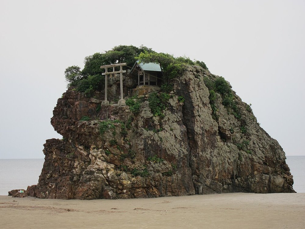 稲佐の浜の弁天島