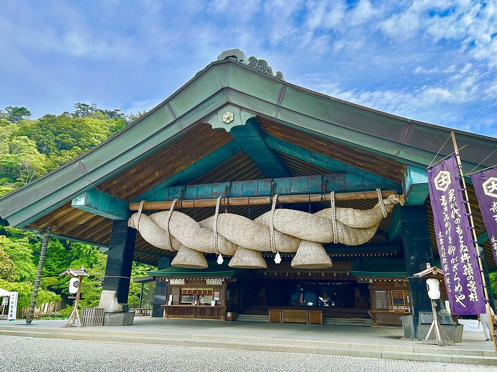 出雲大社の神楽殿と大しめ縄