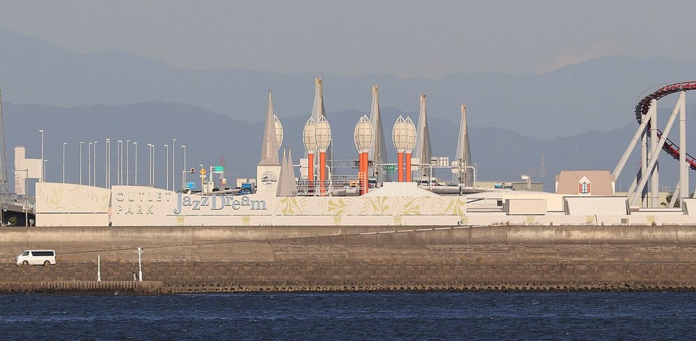 揖斐川ごしに見たジャズドリーム長島