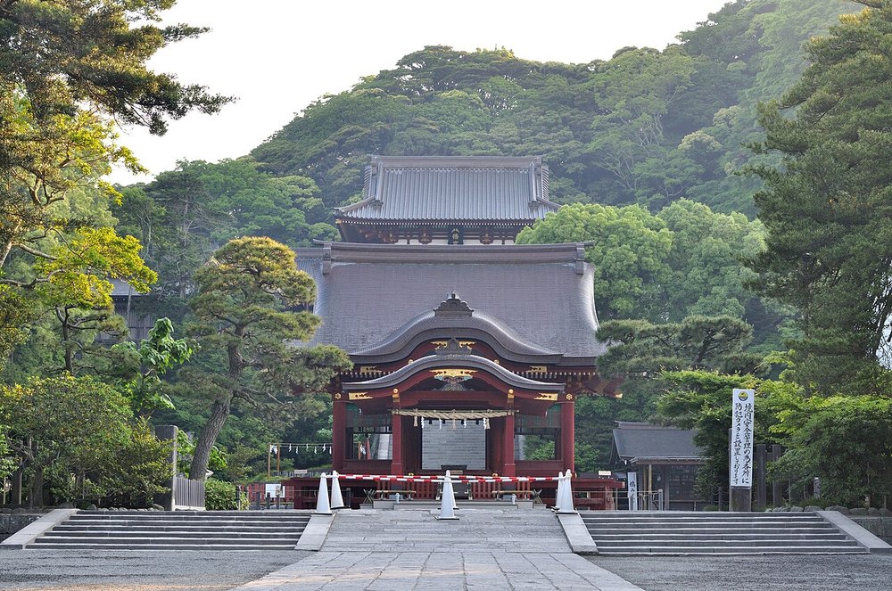 鶴岡八幡宮の舞殿と本宮の楼門