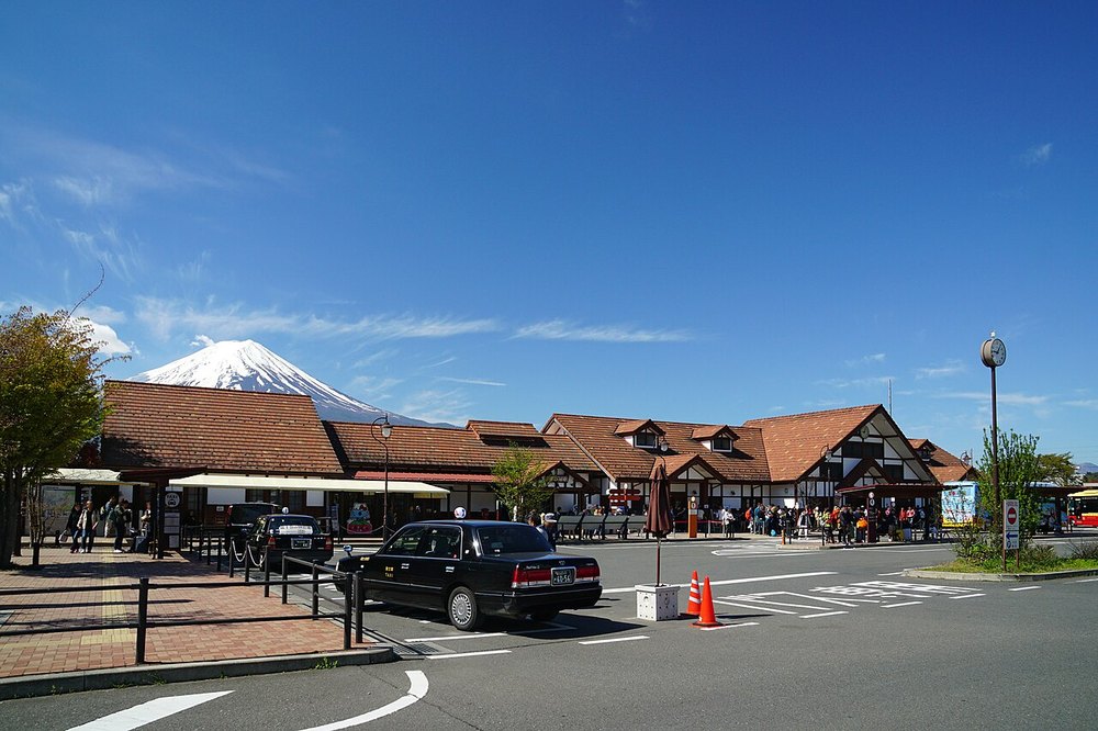富士急行線の河口湖駅の駅舎