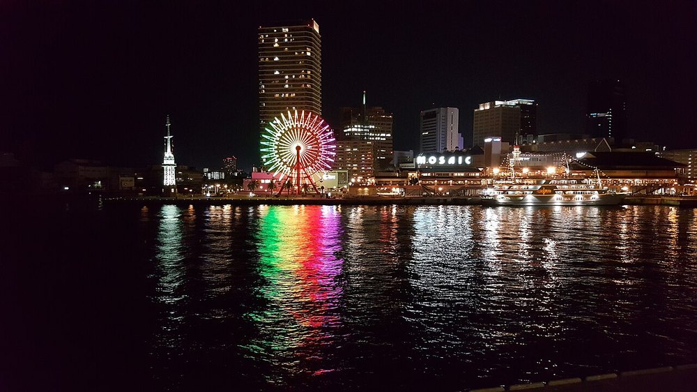 神戸ハーバーランドのモザイク大観覧車の夜景