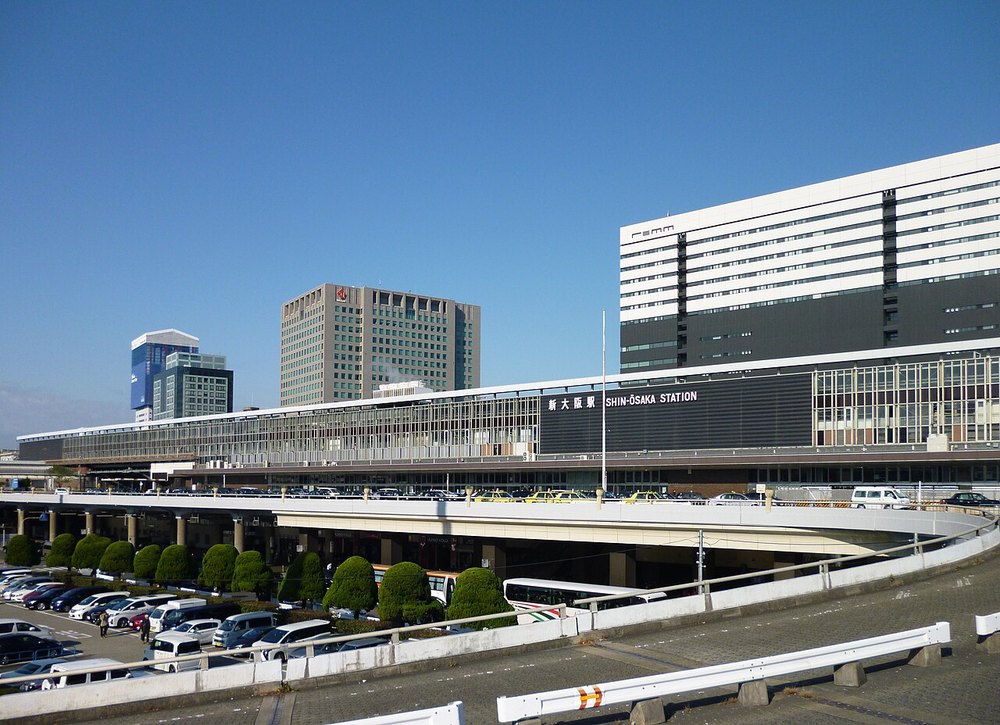 新大阪駅の南側の外観