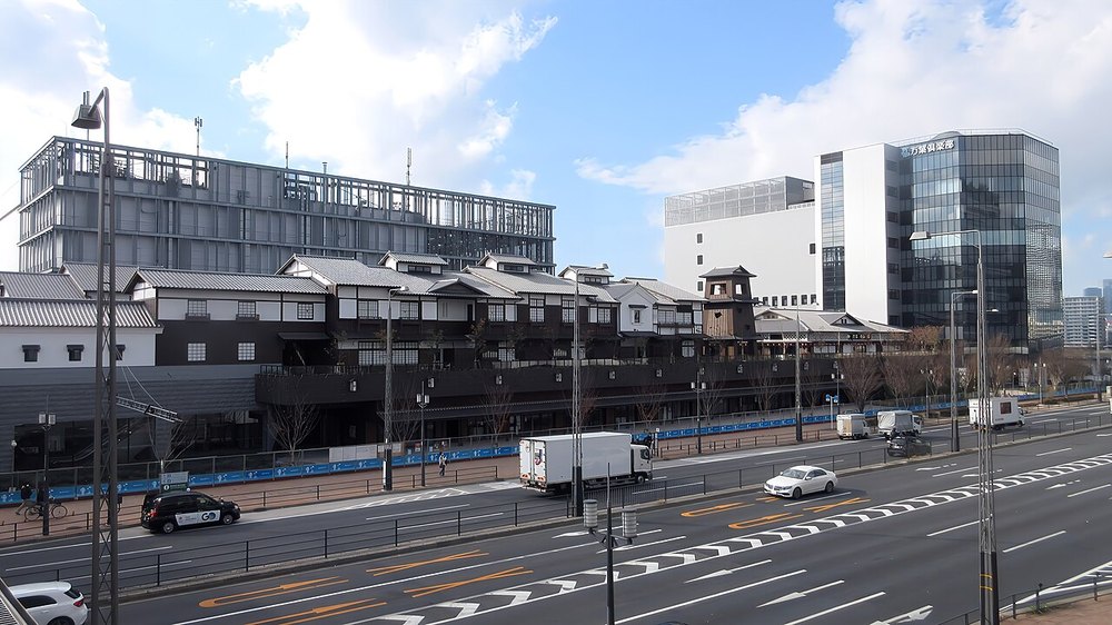 豊洲千客万来の建物と環状2号線