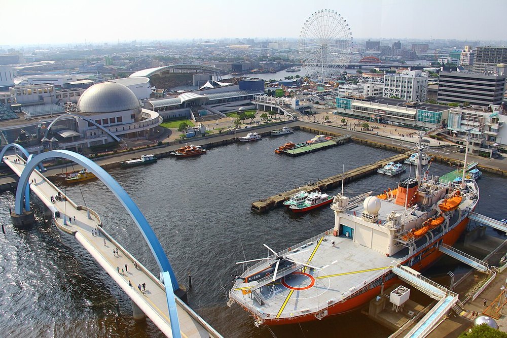 名古屋港ガーデンふ頭の眺め。水族館・大観覧車・南極観測船ふじ