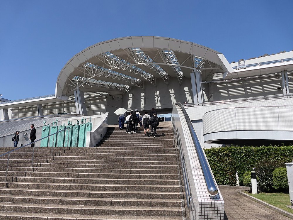 名古屋港水族館の北館の入口へ続く階段