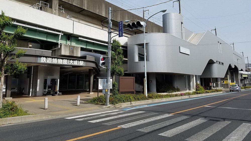 ニューシャトル鉄道博物館駅の入口