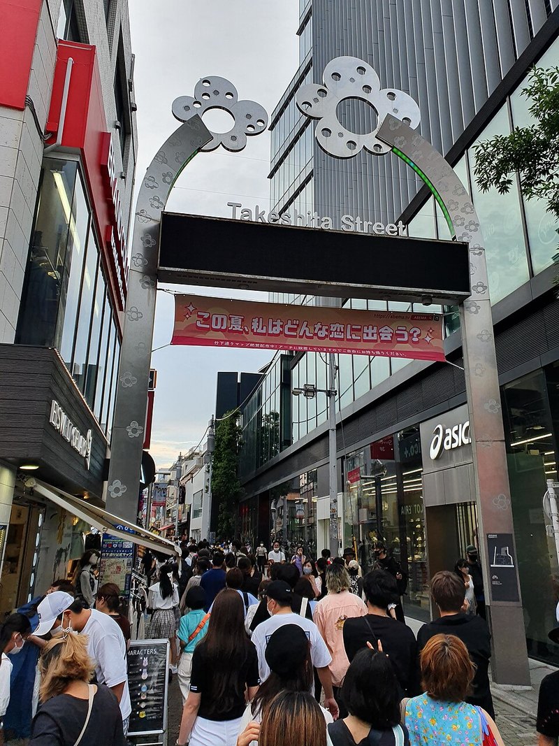 原宿・竹下通りの明治通り側の入口