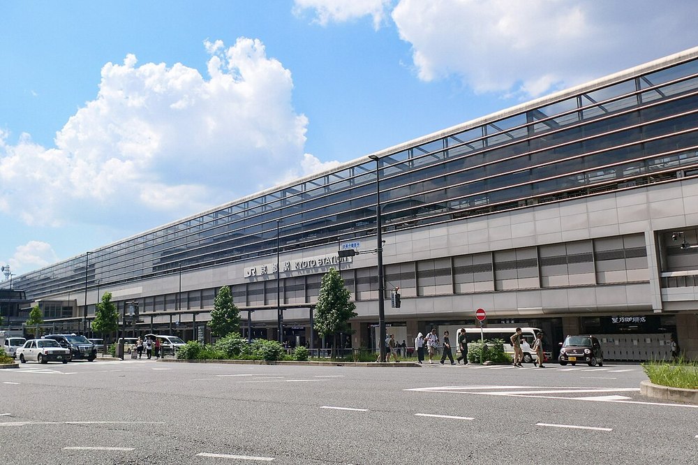 京都駅八条口の外観(南側から)