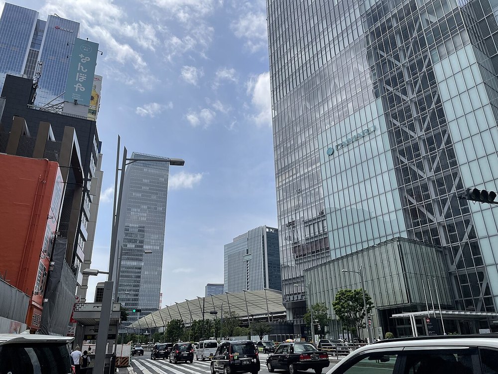 東京駅八重洲口と大丸東京店
