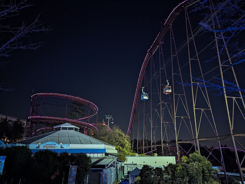 夜のよみうりランドのジェットコースター「バンデット」